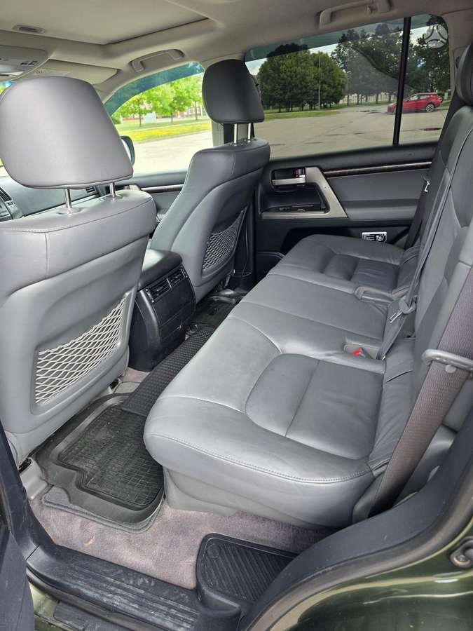 Toyota Land Cruiser - 9