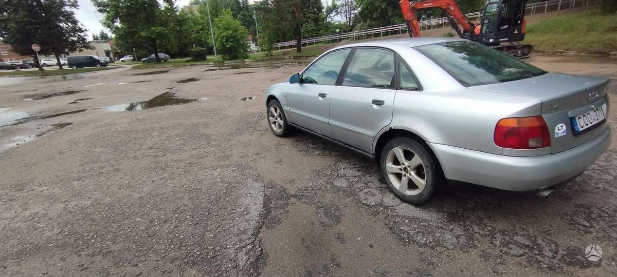 Audi A4, 1.8 l., Седан