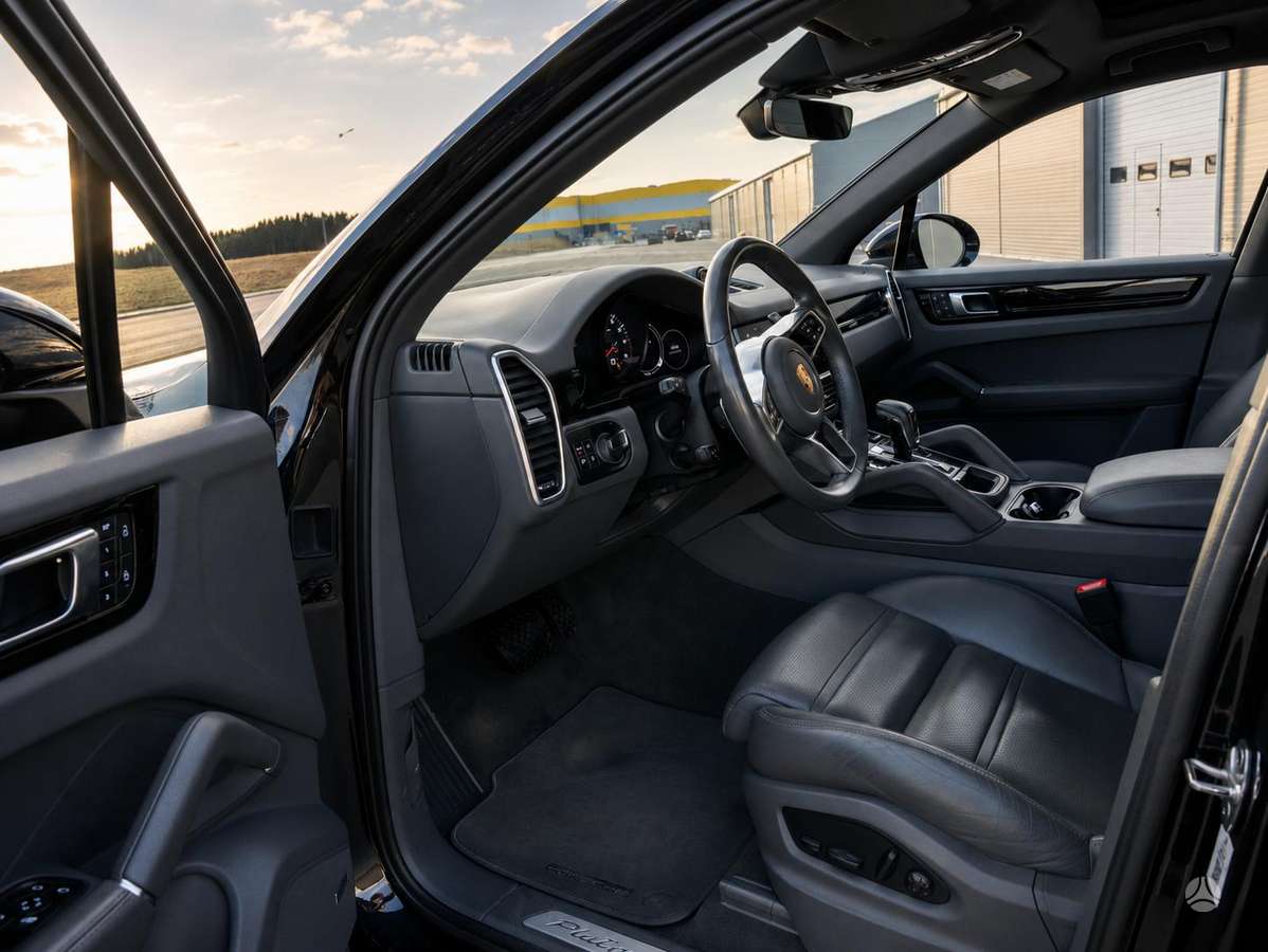 Porsche Cayenne - 4