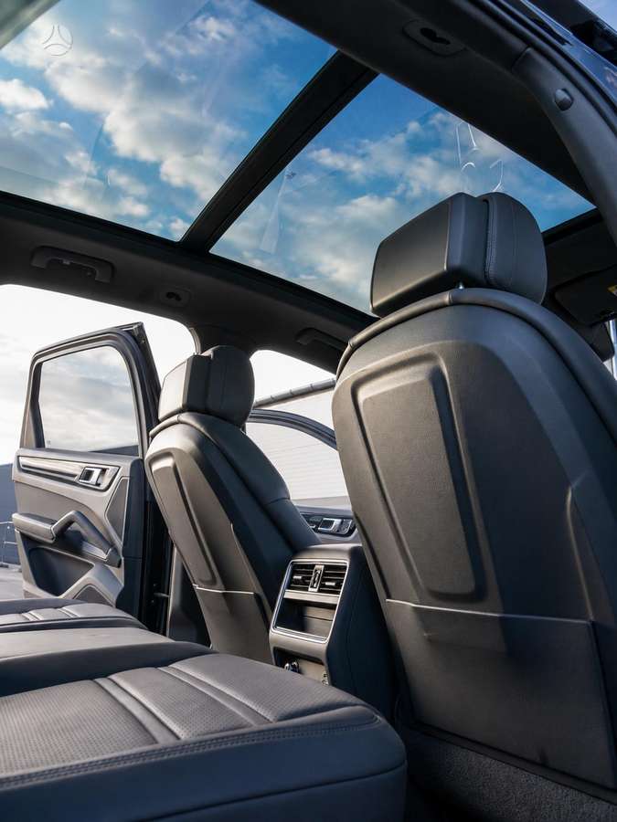 Porsche Cayenne - 8