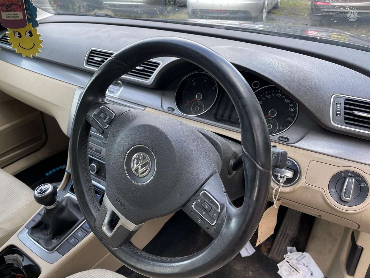 Volkswagen Passat for parts