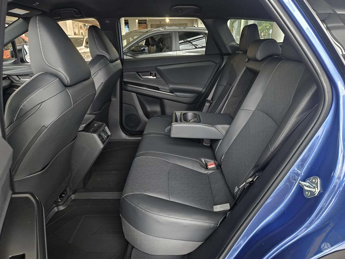 Subaru E-Outback, 74 kWh, off-road / crossover