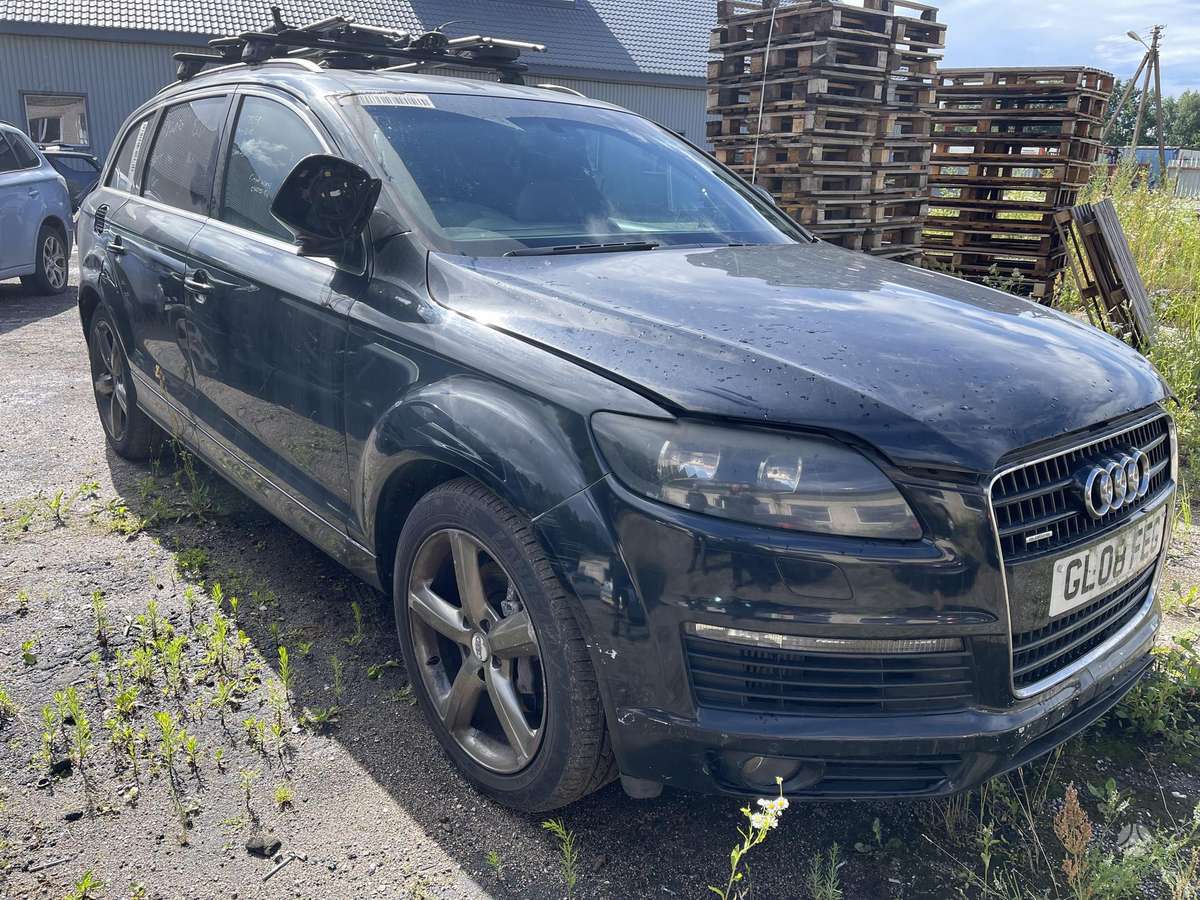 Audi Q7 for parts