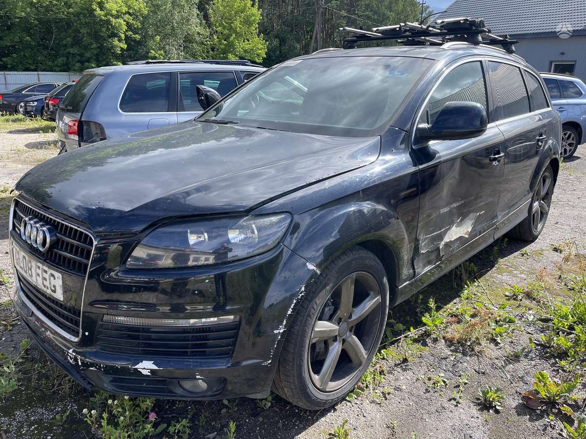 Audi Q7 dalimis