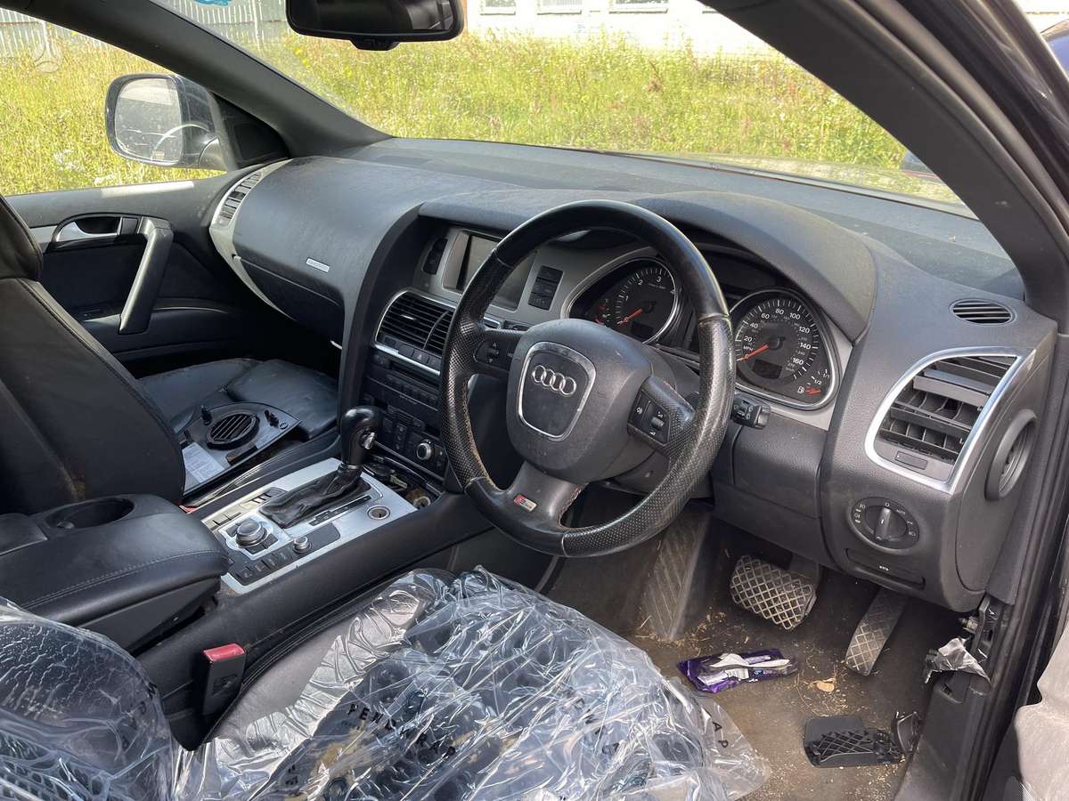 Audi Q7 for parts