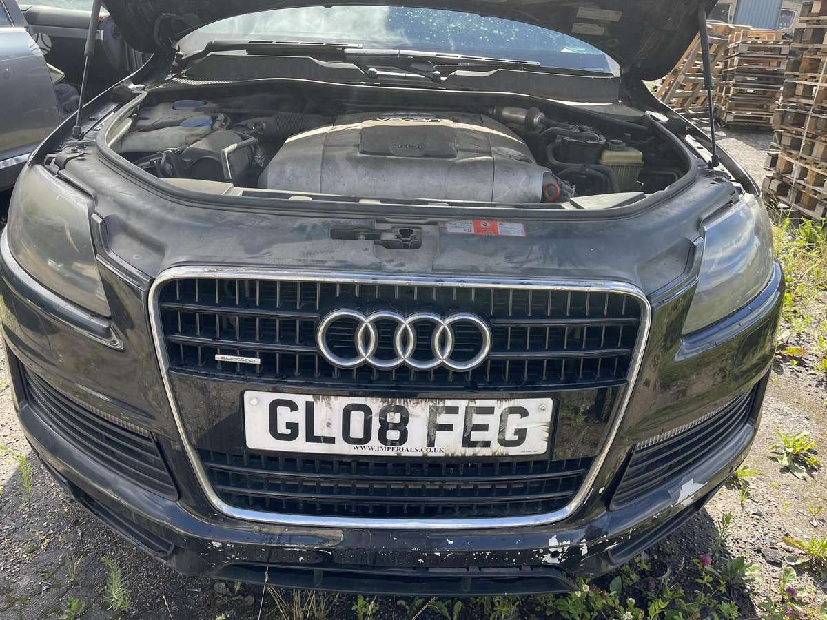 Audi Q7 for parts