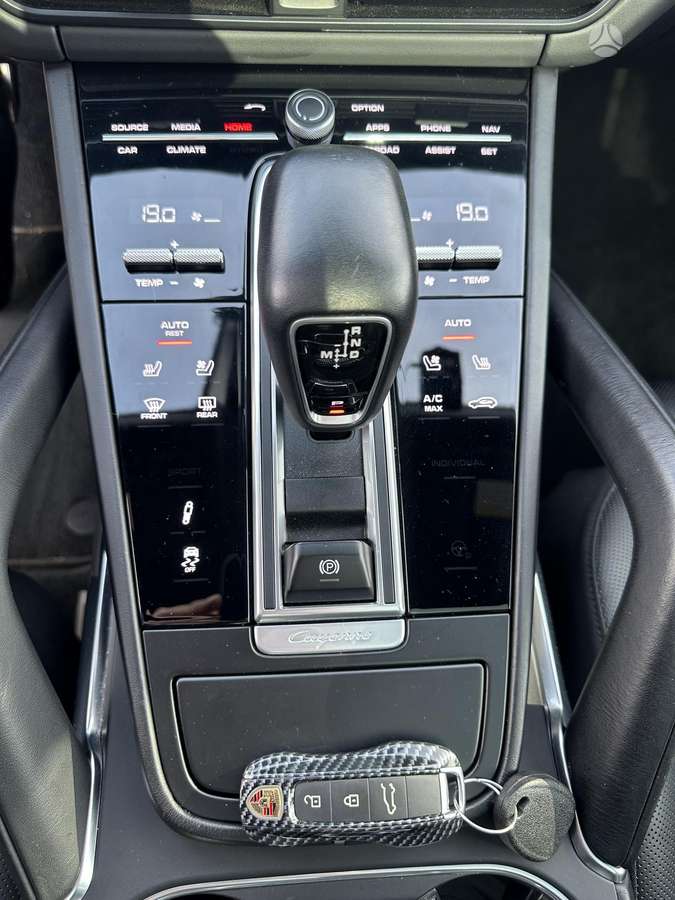 Porsche Cayenne Coupe - 8