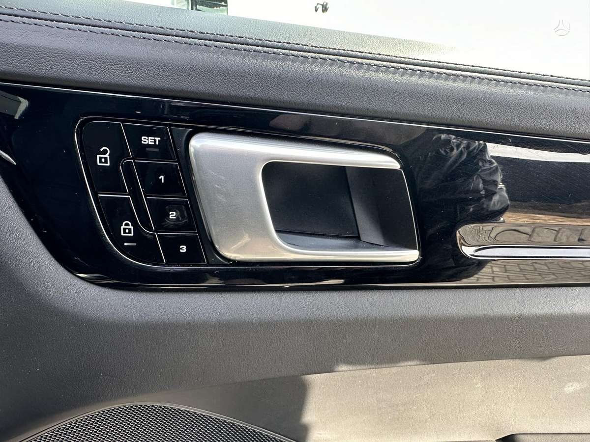 Porsche Cayenne Coupe - 12