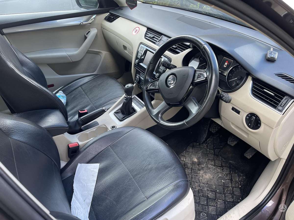 Skoda Octavia dalimis
