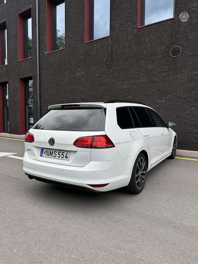 Volkswagen Golf - 8
