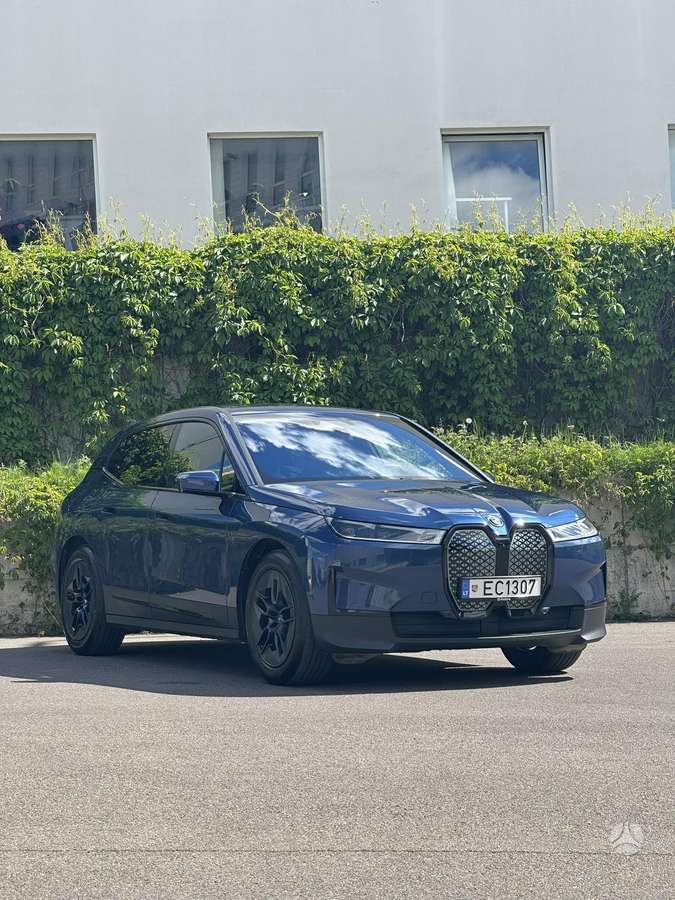 BMW iX, coupe