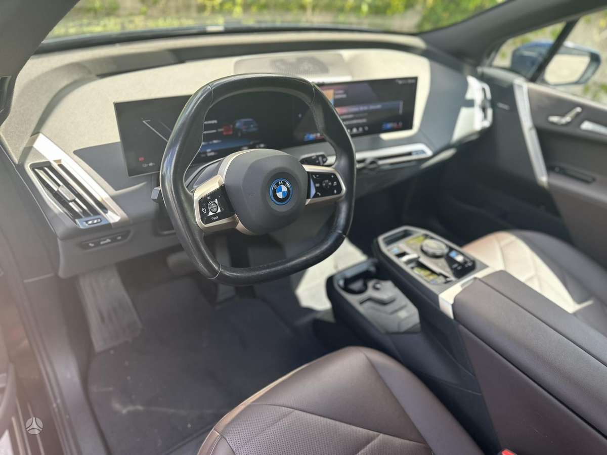 BMW iX, coupe