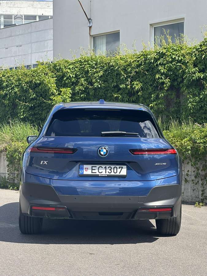BMW iX, kupė (coupe)