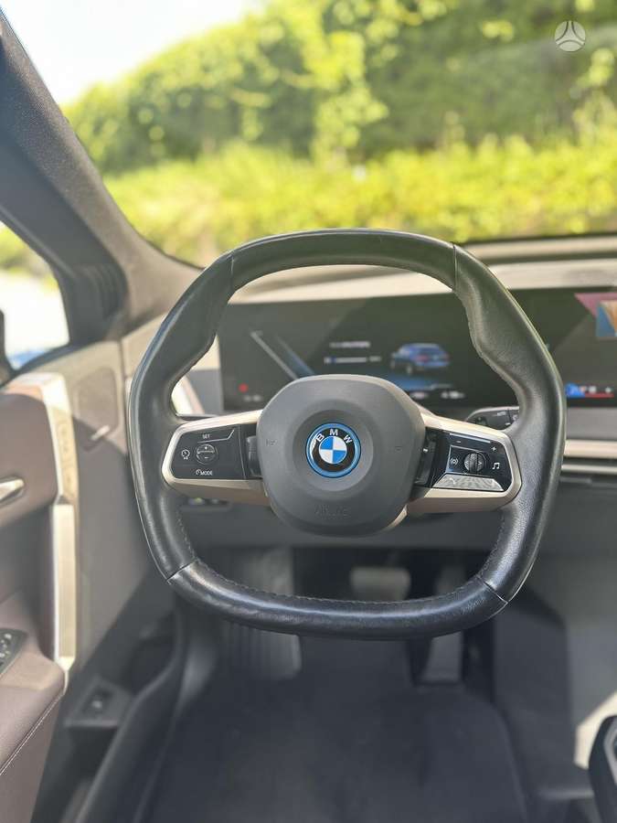 BMW iX, coupe