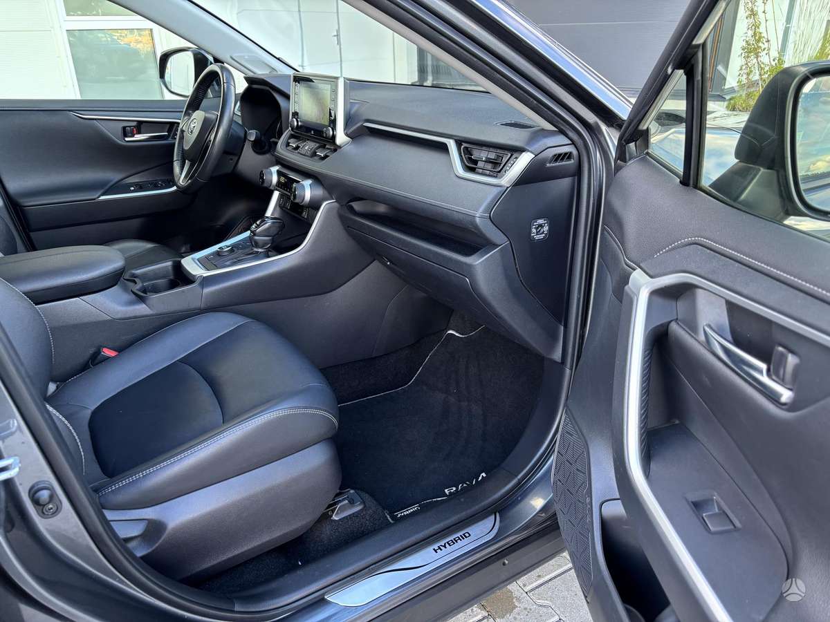 Toyota RAV4 - 8