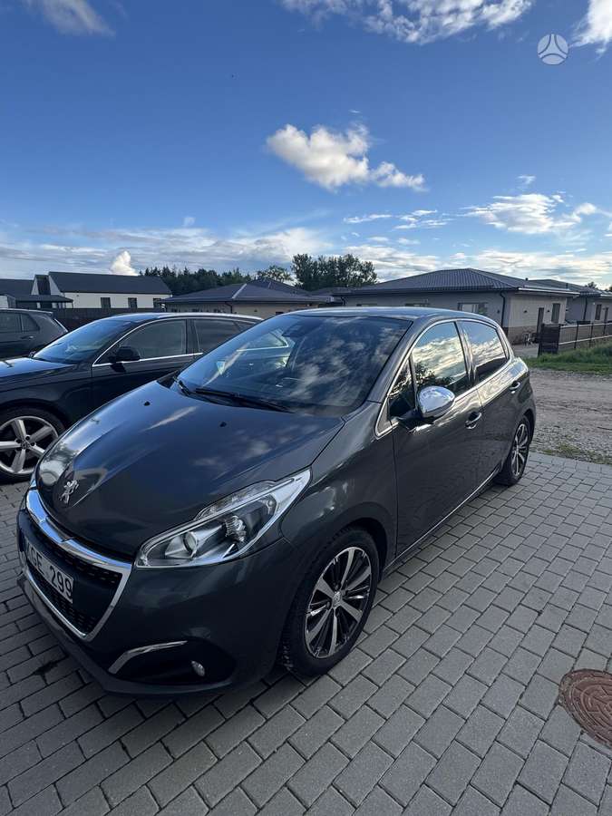 Peugeot 208 - 1