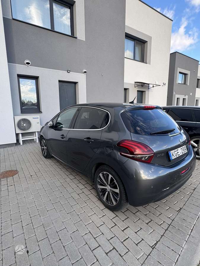 Peugeot 208 - 2