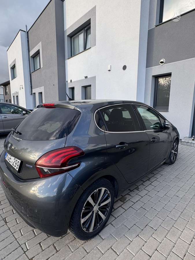 Peugeot 208 - 3