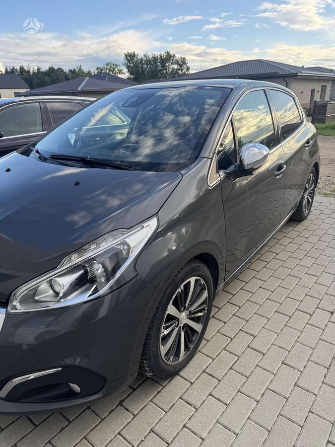Peugeot 208 - 4