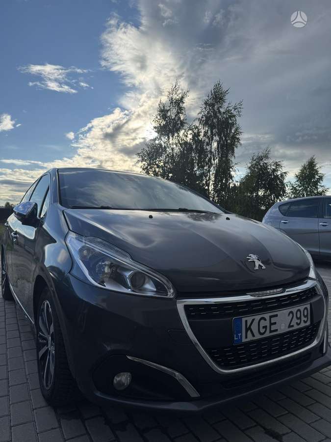 Peugeot 208 - 5