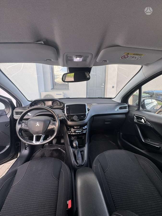 Peugeot 208 - 6