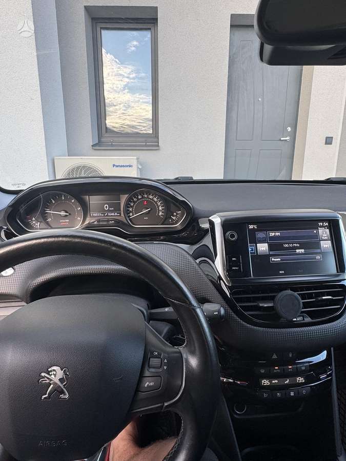 Peugeot 208 - 7