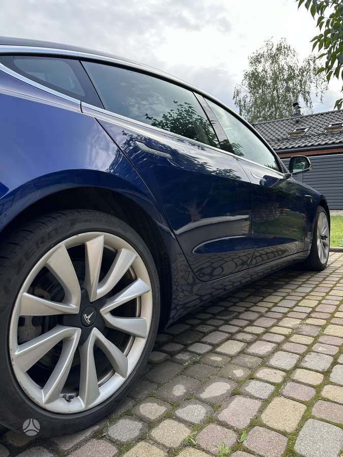 Tesla Model 3, 81 кВт·ч, Хэтчбек