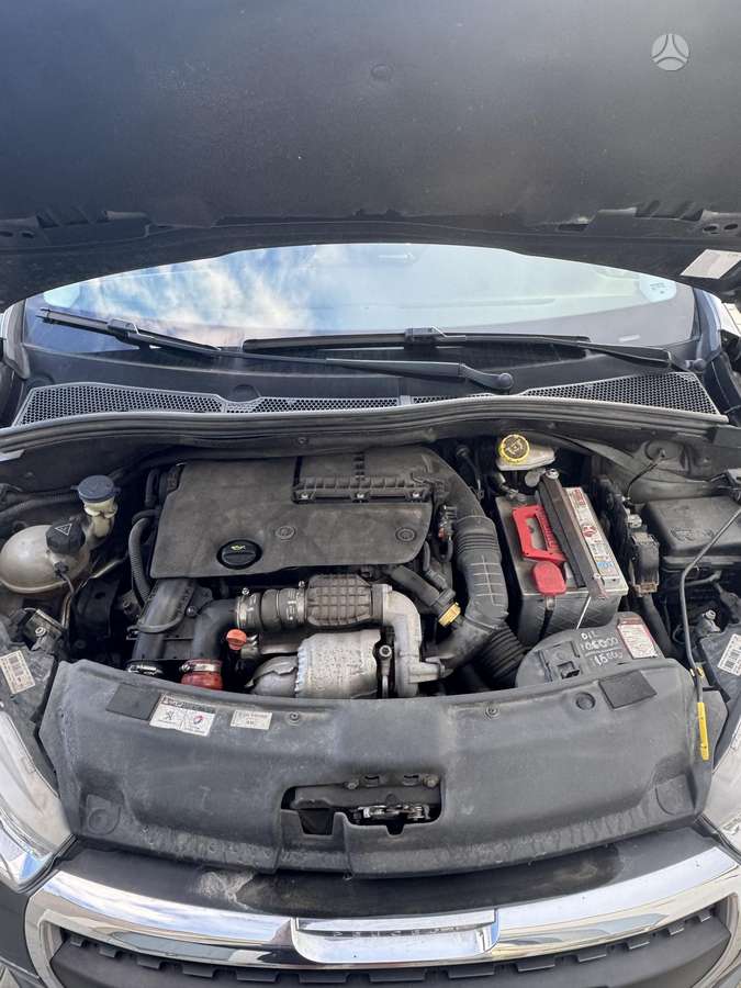 Peugeot 208 - 8