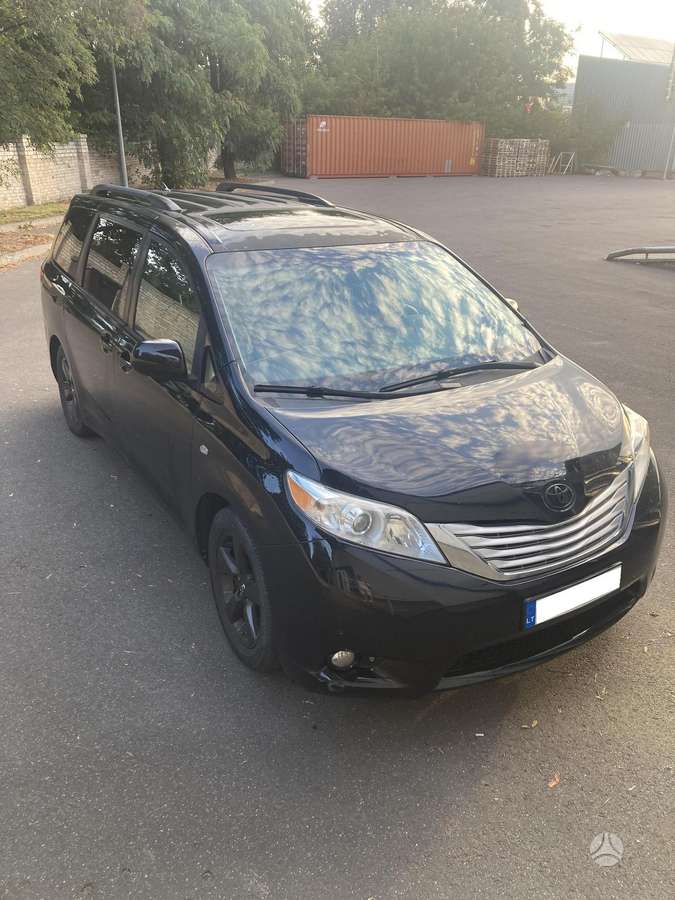 Toyota Sienna - 2