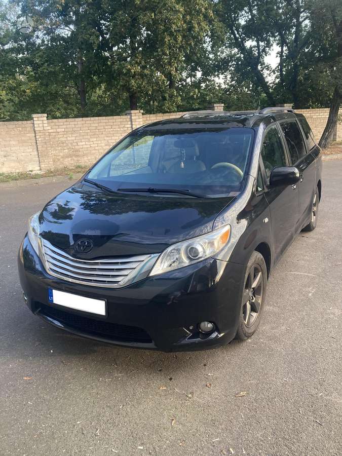 Toyota Sienna - 1