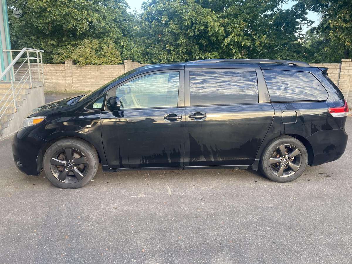 Toyota Sienna - 5