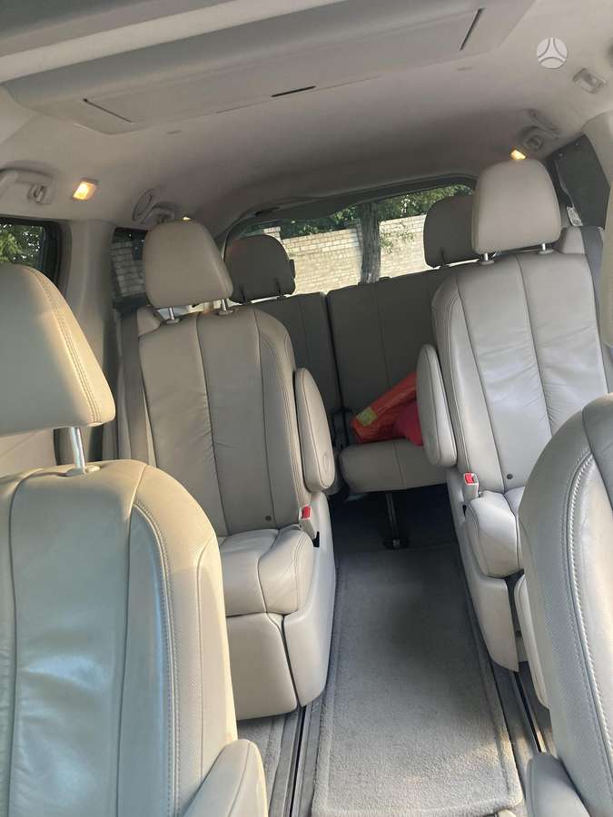 Toyota Sienna - 8