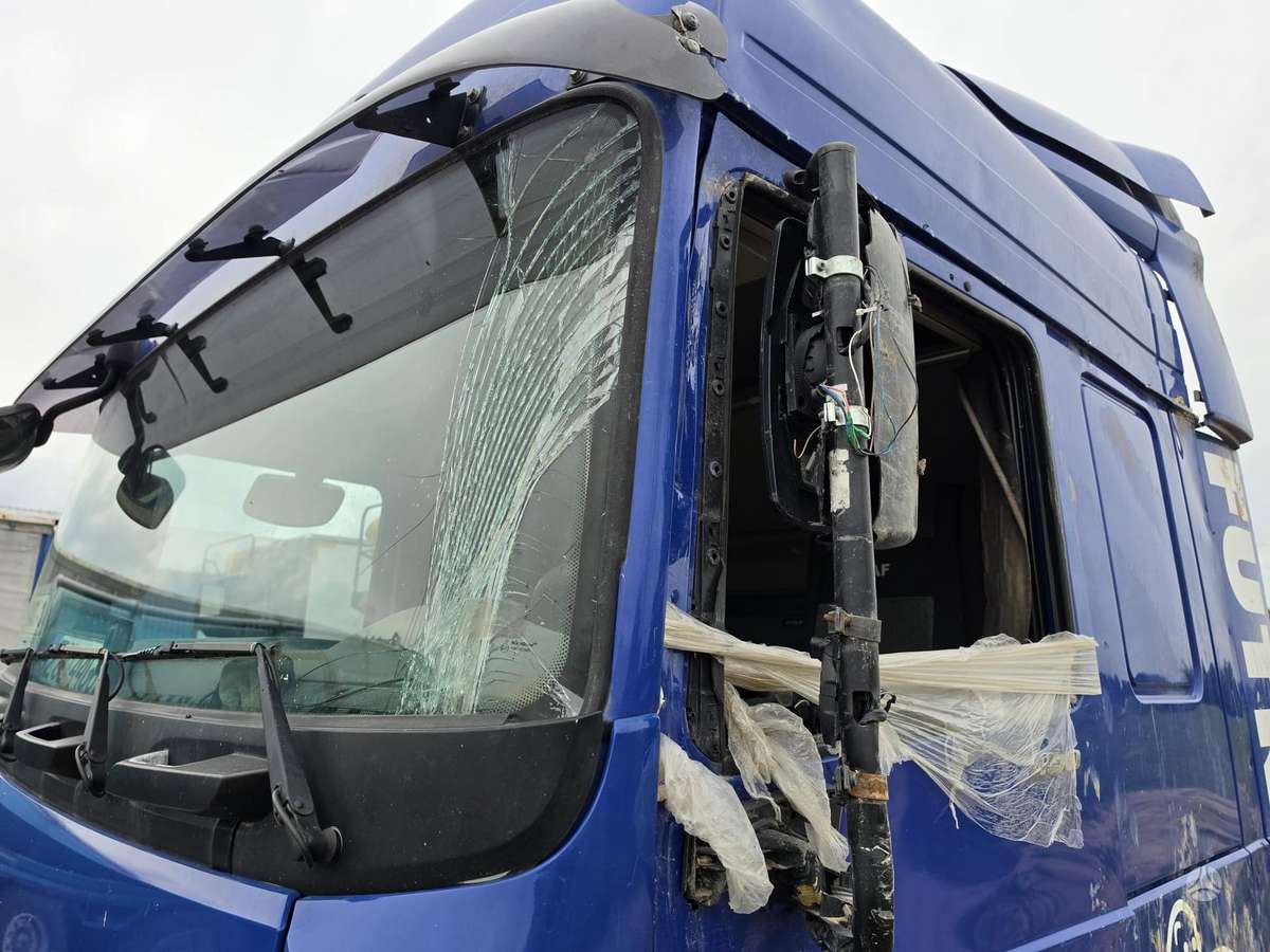 DAF 106.460, 1 miegamoji vieta