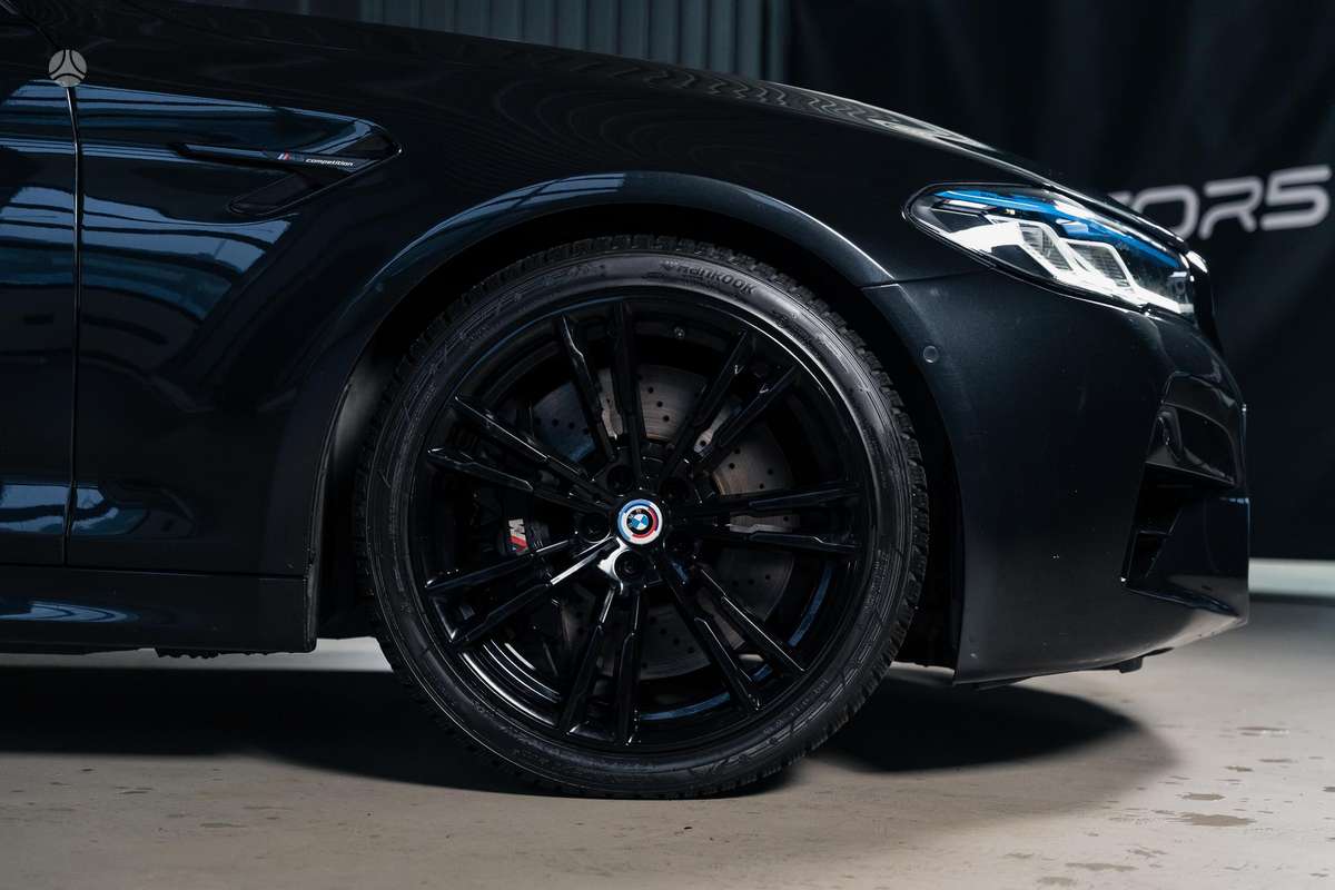BMW M5, 4.4 l., Седан