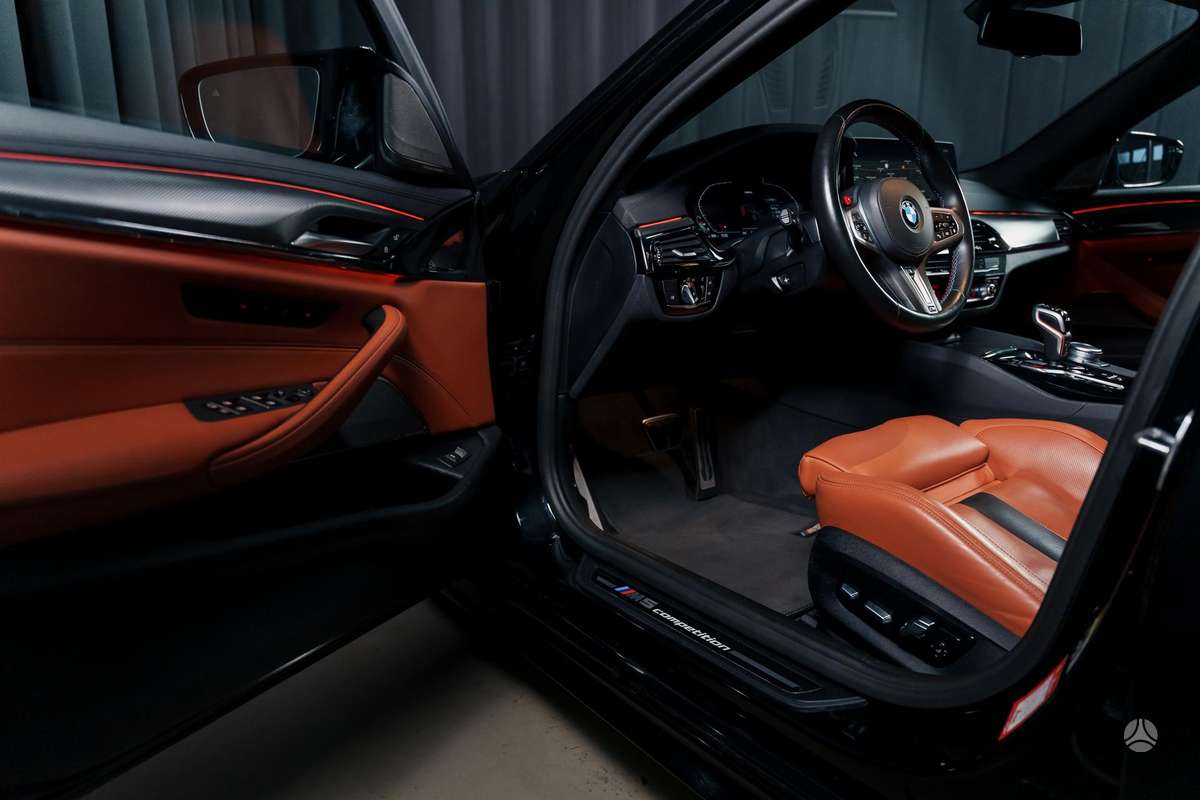 BMW M5, 4.4 l., Седан