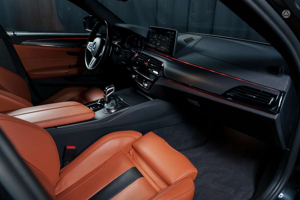 BMW M5, 4.4 l., Седан