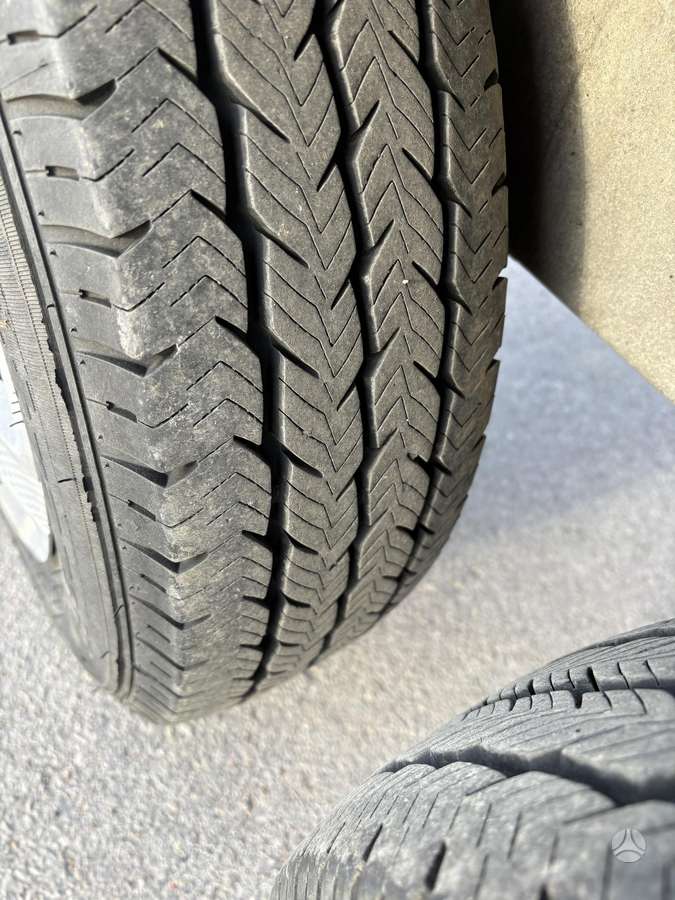 WEEKEND, auto treileris