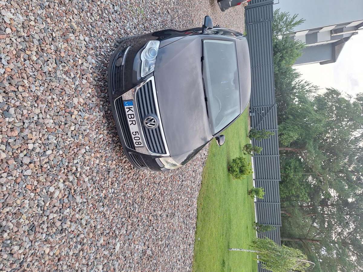 Volkswagen Passat - 1