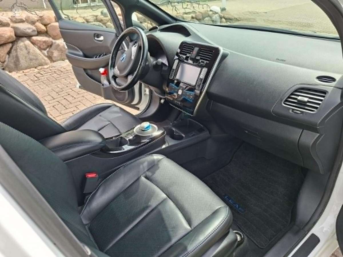 Nissan Leaf, hatchback