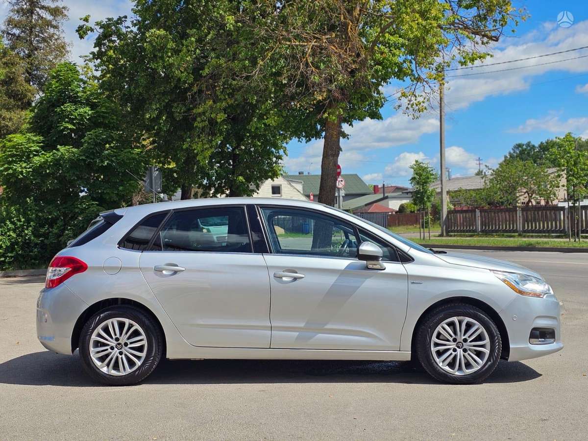 Citroen C4, 1.6 l., hatchback