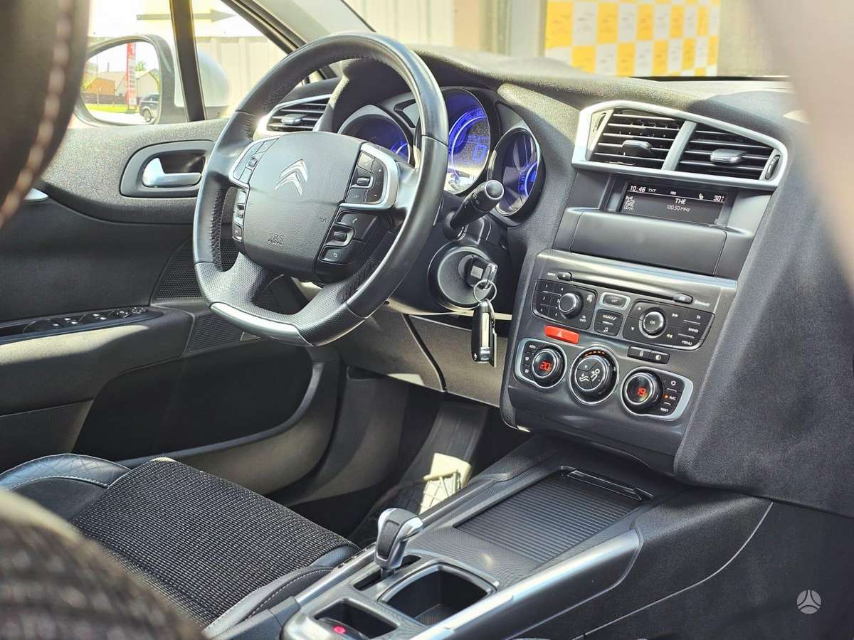 Citroen C4, 1.6 l., hatchback