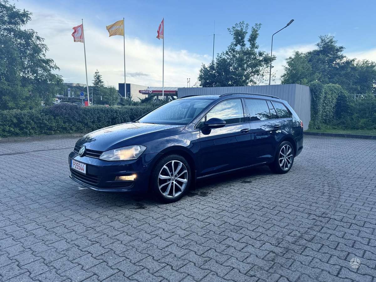Volkswagen Golf - 1