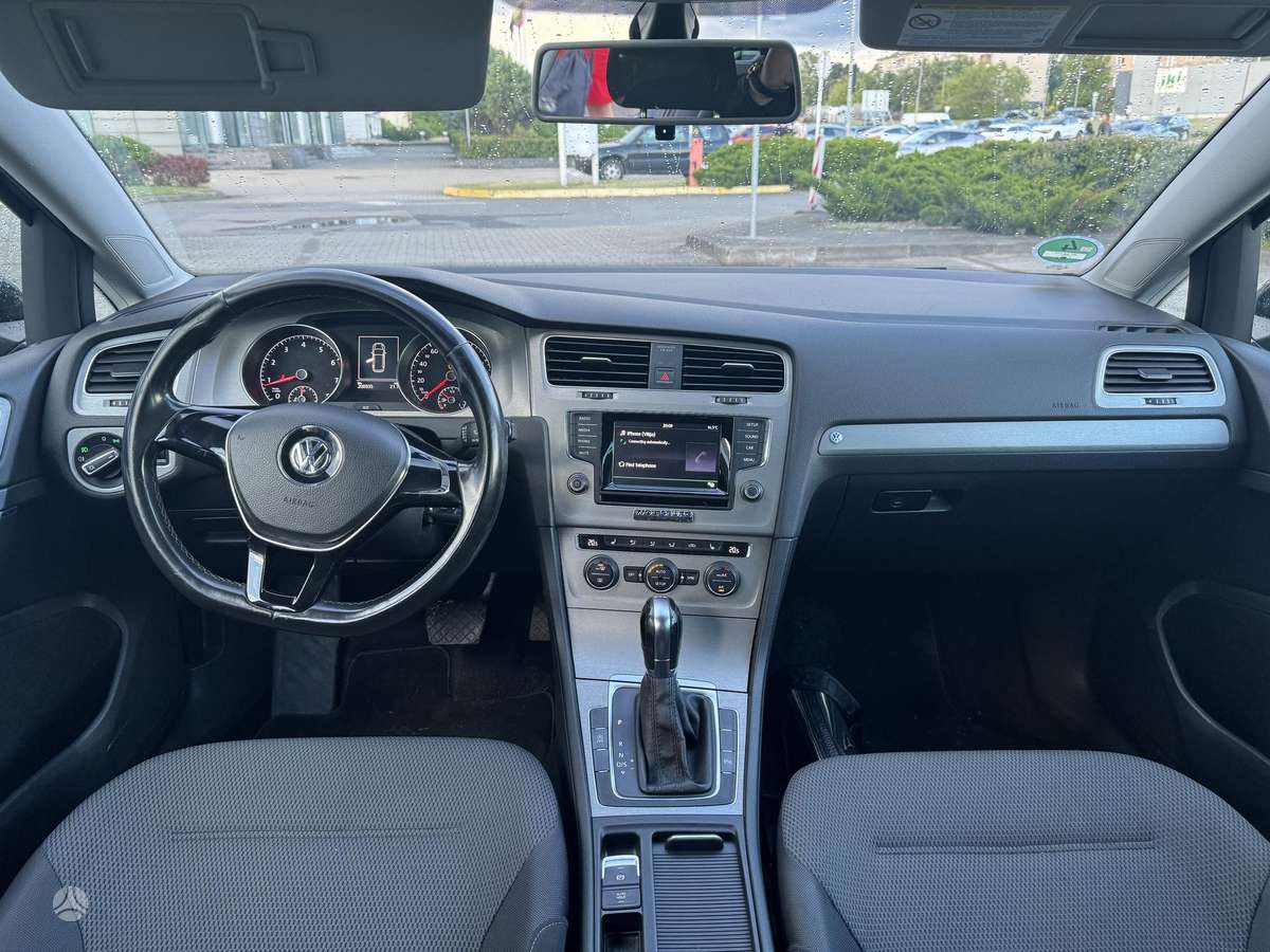 Volkswagen Golf - 8