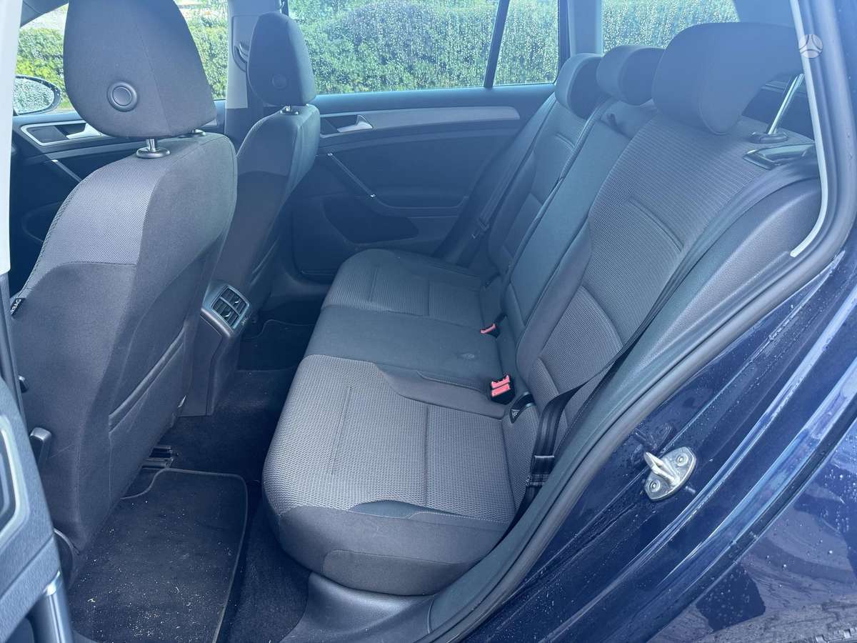 Volkswagen Golf - 9