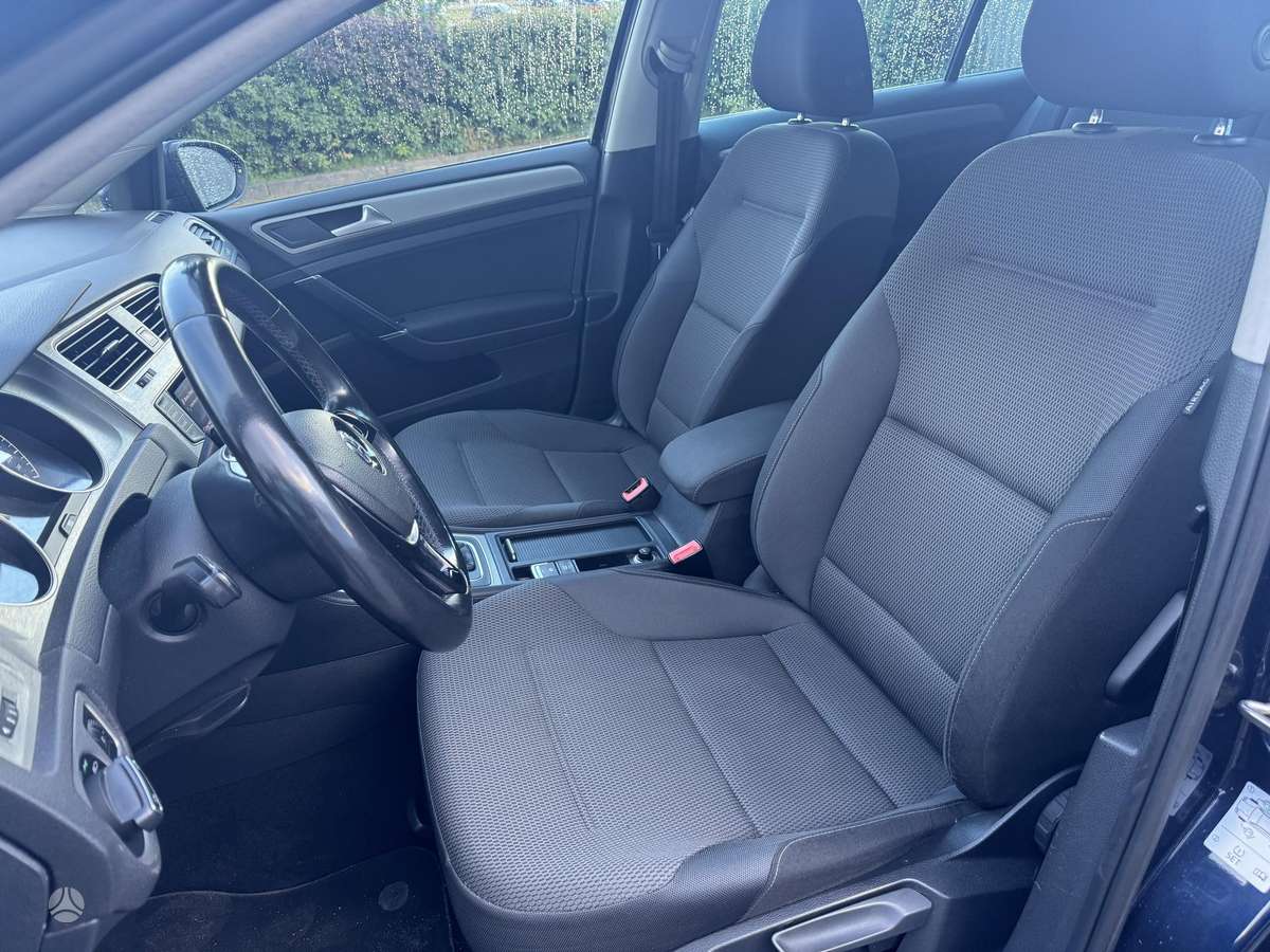 Volkswagen Golf - 10
