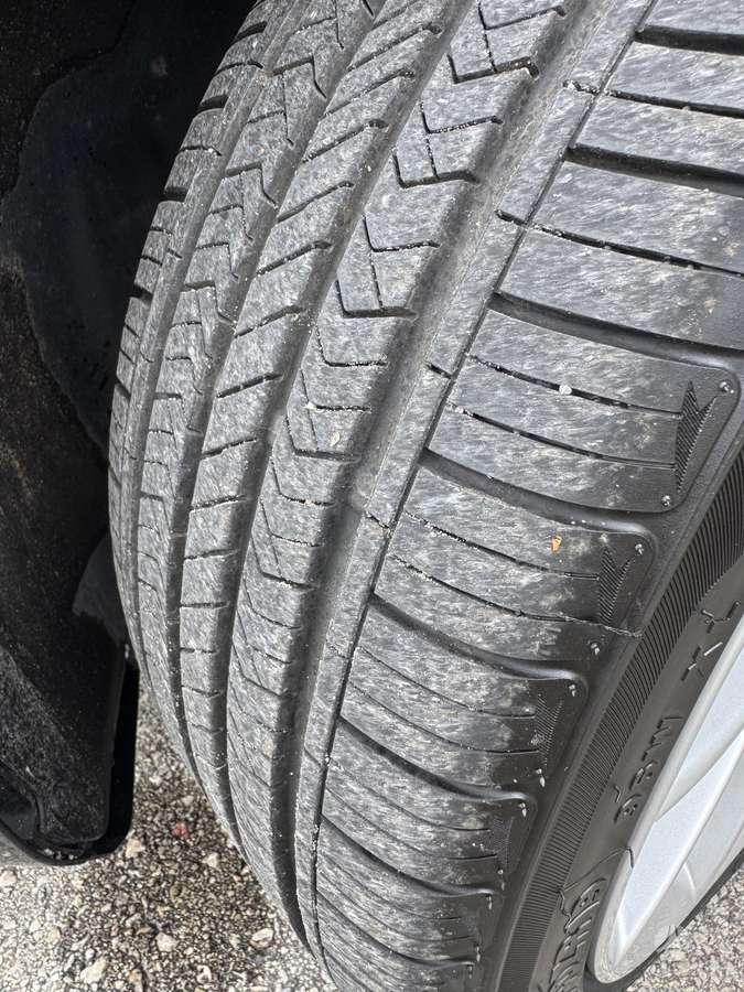 Tesla Model 3, Седан