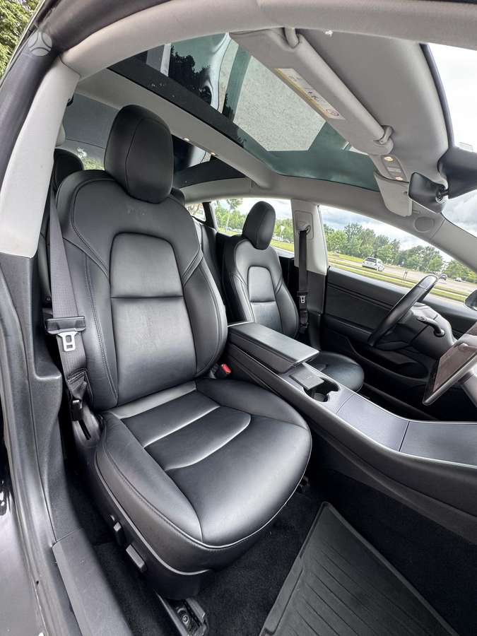 Tesla Model 3, saloon / sedan