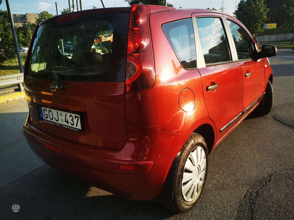 Nissan Note, 1.6 l., hatchback