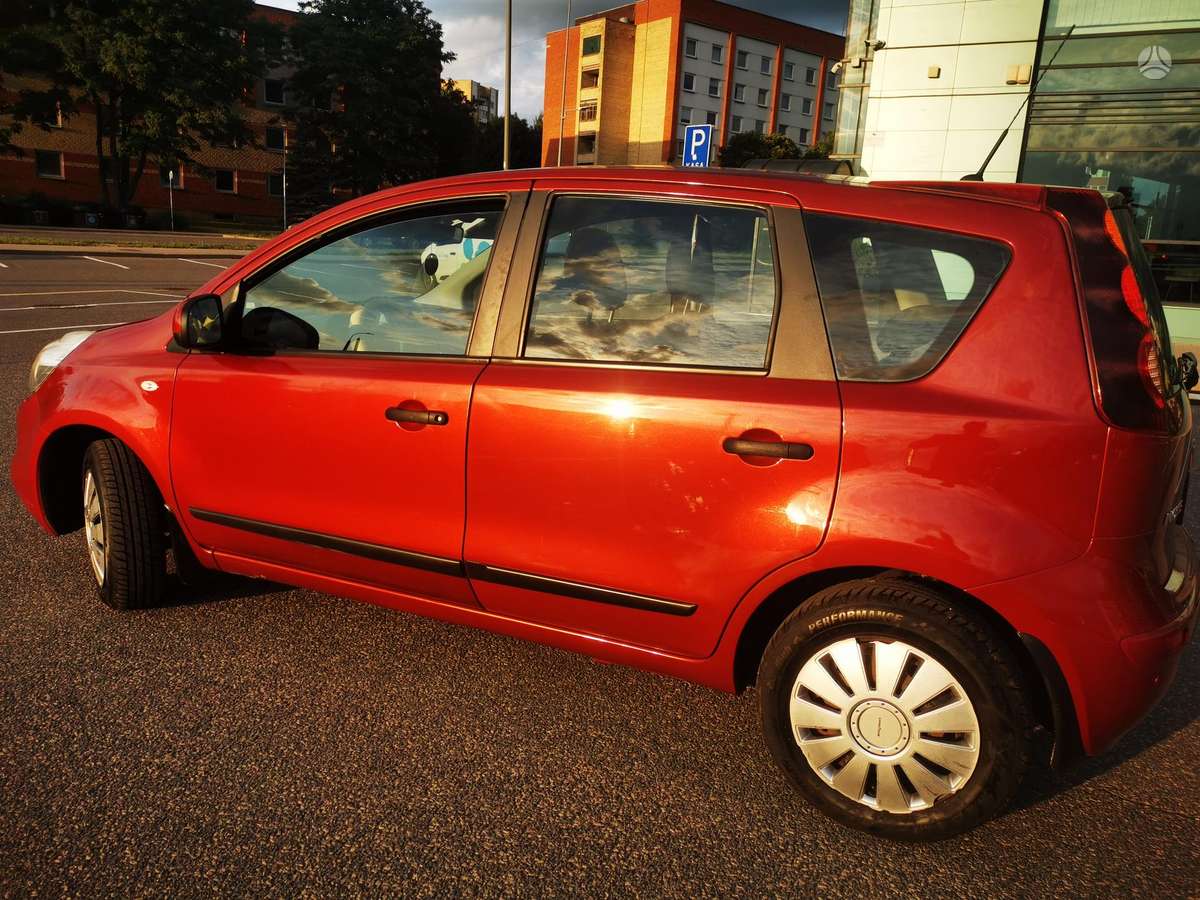 Nissan Note, 1.6 l., hatchback