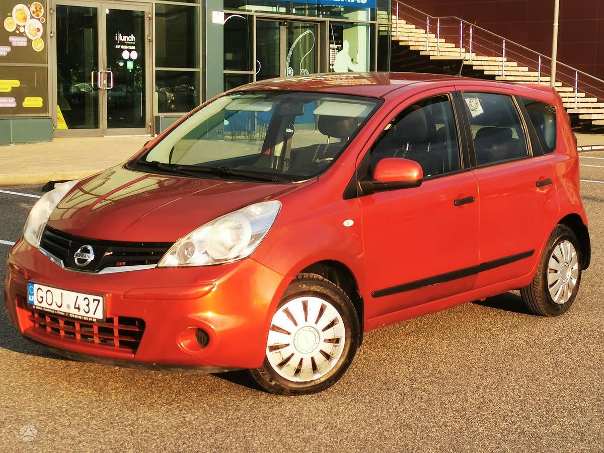 Nissan Note, 1.6 l., hatchback